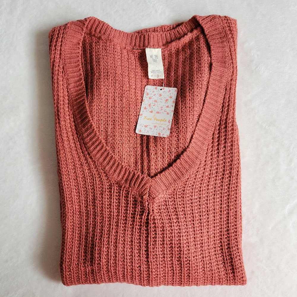 [We The Free] NWT Sweater - Picture 2 of 5